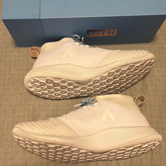 Gently used worn 5 times Sz 10 Kith X Ace Tango 17.1 Pure Control ‘Flamingo Wht’ - Picture 2 of 7